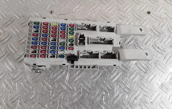 Hyundai Santa Fe Fuse module 919502B400
