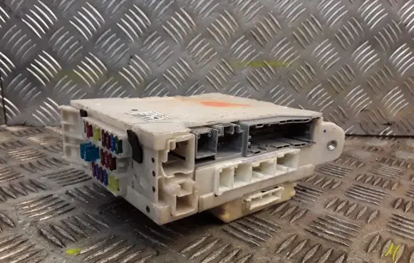 Lexus IS 220D-250-350 Fuse box set 8273053023 7G270976