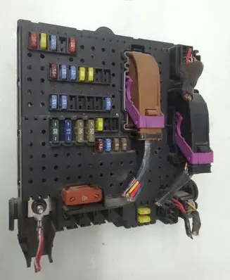 Volvo V70 Fuse module 12217799