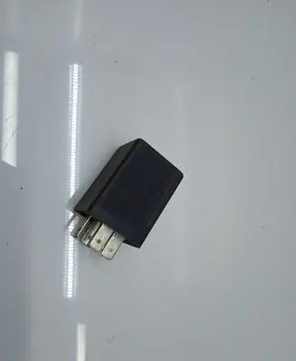 Volkswagen Golf III Window wiper relay 321955531A