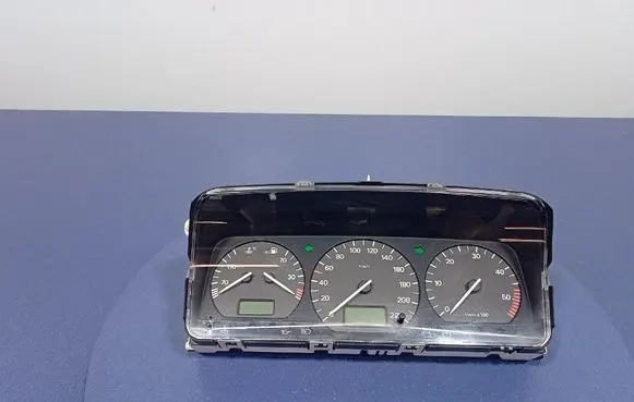 Volkswagen PASSAT B4 Speedometer (instrument cluster) 3A0919860M