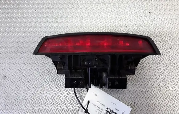 KIA Rio Third/center stoplight