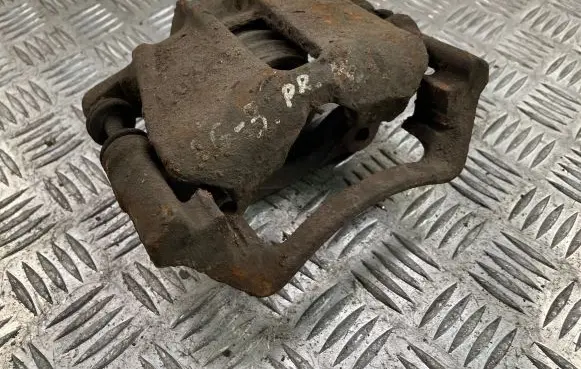 Volkswagen Golf III Front brake caliper