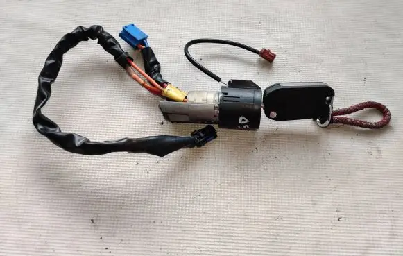 Peugeot 206 Ignition lock 9641551180