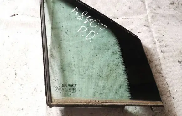 Citroen C8 Front triangle window/glass as2