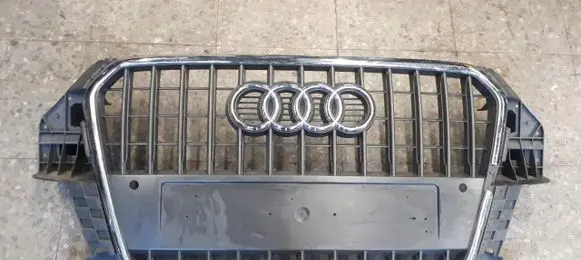 Audi Q3 8U Front bumper upper radiator grill 8u0853651