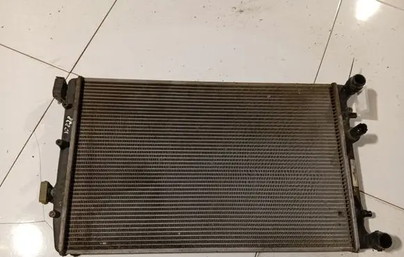 Volkswagen Polo IV 9N3 Coolant radiator 600121253R