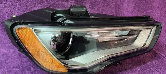 Audi A3 S3 8V Headlight/headlamp 8V0941006B