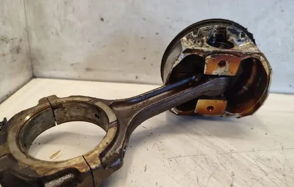 Piston with connecting rod
