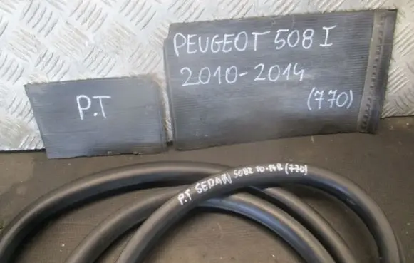 Peugeot 508 RXH Rear door rubber seal (on body) 