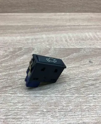 BMW X5 E53 Tailgate/boot open switch button 8365579
