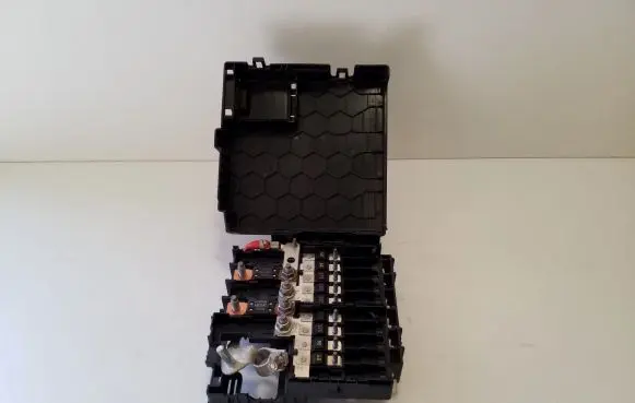 Land Rover Evoque II Fuse module K8D214N073AB K8D214A076CA