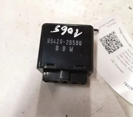 Hyundai Santa Fe Window wiper relay 954202B500