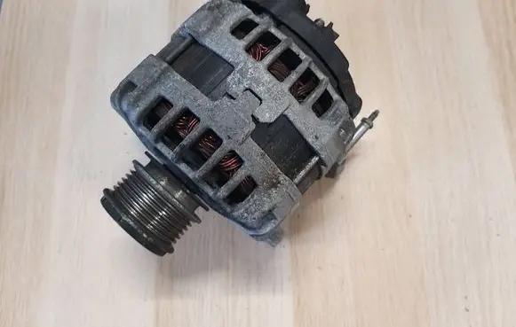 Volkswagen Polo V 6R Generator/alternator 04B903023B