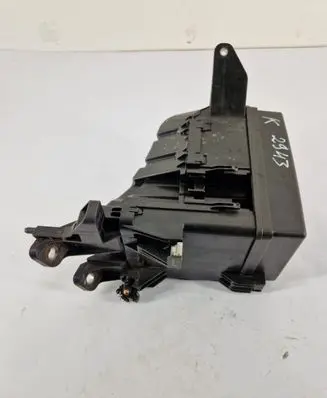 Toyota RAV 4 (XA40) Fuse module 8266242530