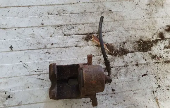 Toyota RAV 4 (XA20) Front brake caliper NOCODE