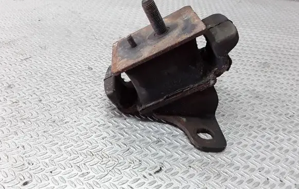 KIA Sorento Engine mount bracket