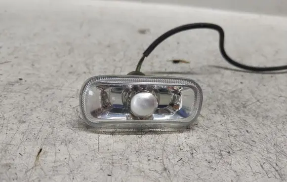 Audi A6 S6 C6 4F Front fender indicator light