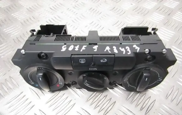 Volkswagen Golf V Climate control unit