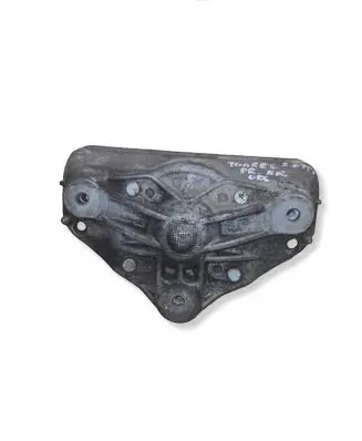 Volkswagen Touareg I Front shock absorber mounting bracket 7L0412391