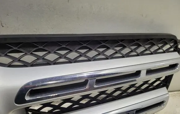 Mercedes-Benz GL X166 Front bumper upper radiator grill A1668880460 A1668850140