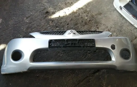 Mitsubishi Grandis Front bumper