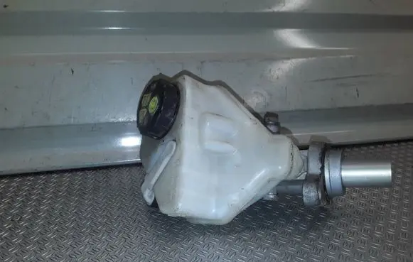 Volvo V70 Master brake cylinder 03350885571