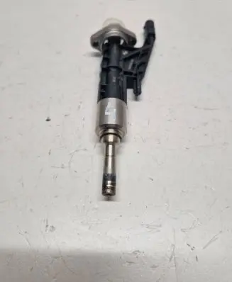 BMW 5 G30 G31 Fuel injector 7639990 612304