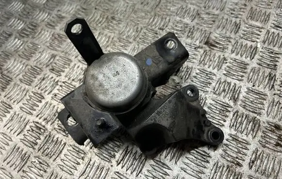 Suzuki Swift III Engine mounting bracket