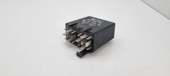 Volkswagen Golf III Other relay 028906124 144