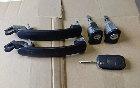 Volkswagen PASSAT B3 Front door lock (next to the handle) 1UO337167168