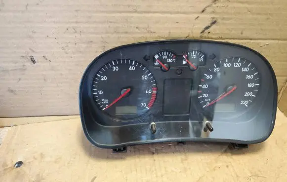 Volkswagen Golf IV Speedometer (instrument cluster) 1J0920801 2121440776 0263618004