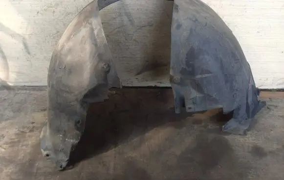 BMW 7 E38 Front wheel arch liner splash guards 8150289