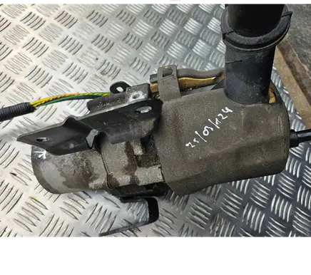 Peugeot 3008 I Power steering pump 9676557880
