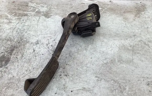 Volvo V70 Accelerator throttle pedal 6PV00853701 30636004