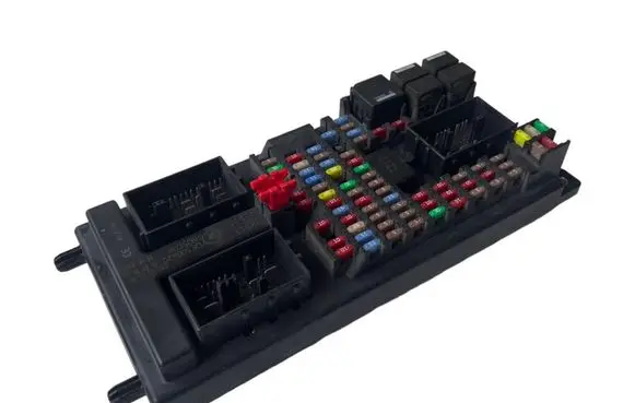 Land Rover Discovery 3 - LR3 Fuse module YQE500420 519051718 000012536