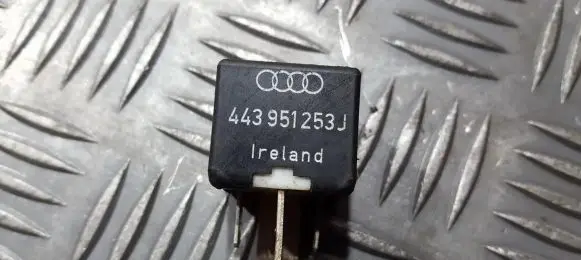 Volkswagen PASSAT B5 Other relay 443951253j 899511