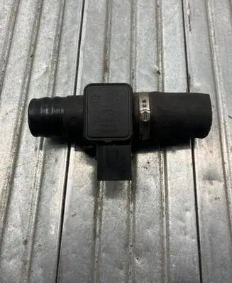 BMW M6 Mass air flow meter 1438814 1172 5WK9639