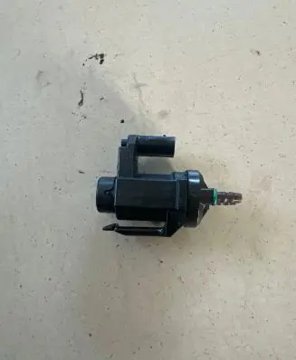 BMW 3 G20 G21 Vacuum valve 8570591