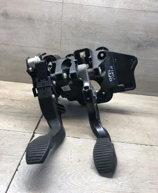 Opel Corsa E Pedal assembly 1990239 042915316