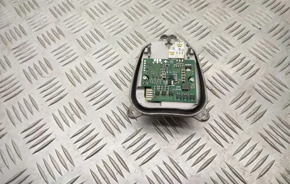 Opel Insignia B LED ballast control module 10500010030