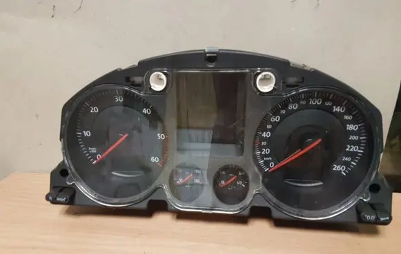Volkswagen PASSAT B6 Speedometer (instrument cluster) 3C0920870G