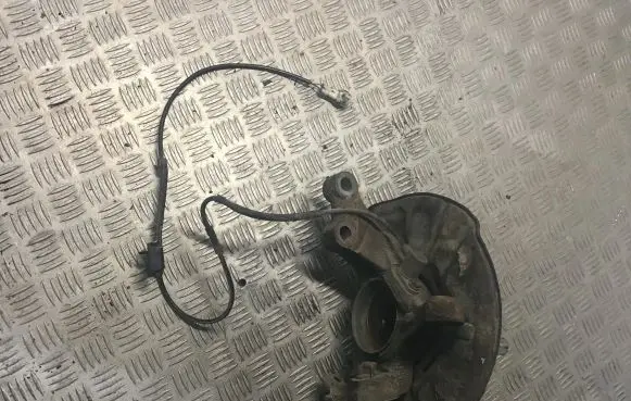 Toyota Corolla Verso AR10 Front wheel hub spindle knuckle