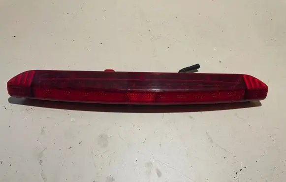 Nissan Murano Z50 Third/center stoplight 135V240 P2884
