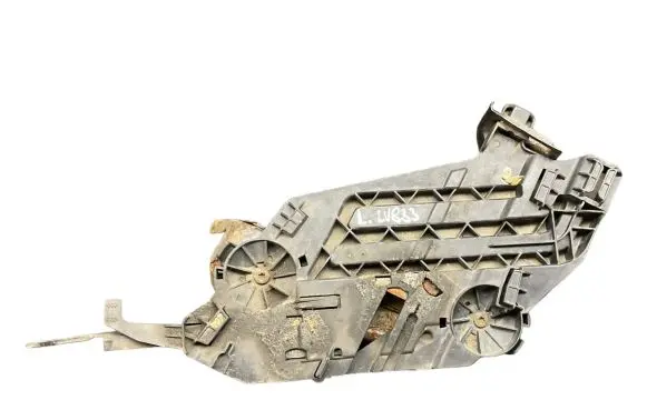 Headlight/headlamp mounting bracket