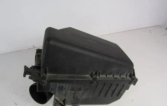 Volvo S70 V70 V70 XC Air filter box 9445349