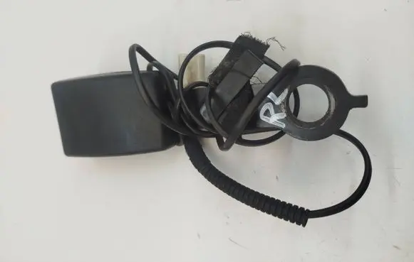 Toyota Verso Middle seatbelt buckle (rear) 6102949