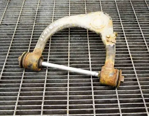 Toyota Hilux (AN10, AN20, AN30) Front upper control arm/wishbone 