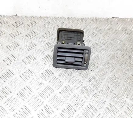 Hyundai Tucson JM Dash center air vent grill 974902E900 U0255048 2E97490900