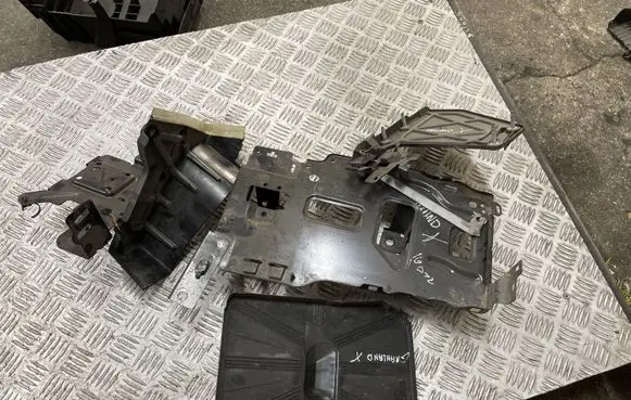 Opel Grandland X Battery tray 981528858000 9802767880